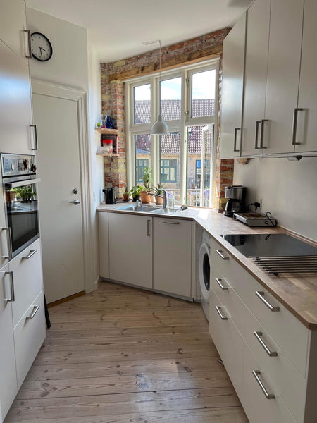 En lys og rummelig lejlighed i hjertet af København med altan ud til gården. Med Klippinge, Denmark Hyggelig lejlighed i Valby med altan ud mod gården Entire rental unit vacation rental 668693274163713949