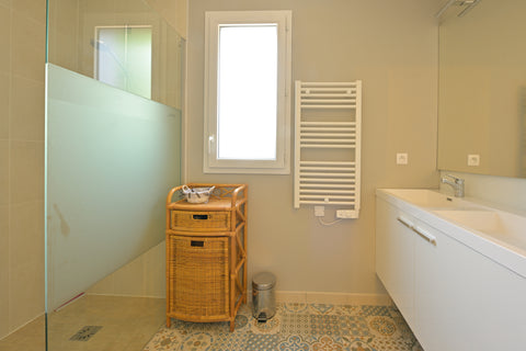 Au pied de l’hôpital Haut-Lévêque à Pessac, à 10 km du centre de Bordeaux, notre Pessac, France Spacieux appartement neuf avec immense terrasse Entire condo vacation rental 31470484