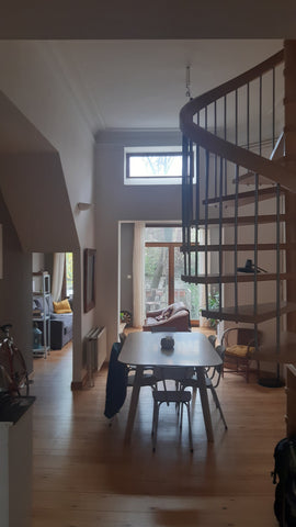 Bonjour bonjour, l'appartement partagé est un duplex de +- 95m²  très agréable.  Ixelles, Belgium Duplex cosy avec jardin proche du centre Entire rental unit vacation rental 46767972
