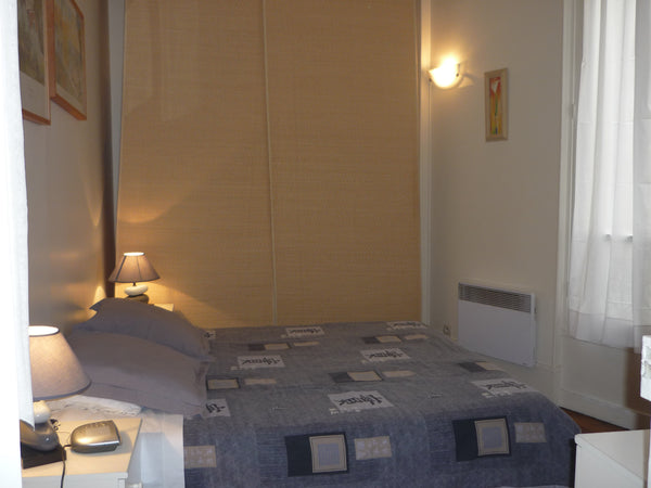 You will enjoy the tranquility of this aparment with windows overlooking an inte Les Pavillons-sous-Bois, France Charming apartment - Palais Royal Entire rental unit vacation rental 4658579