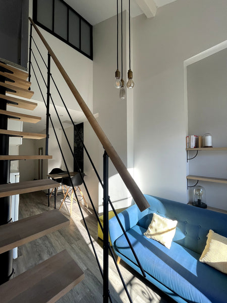 Passez un séjour en toute sérénité dans ce petit duplex rénové idéalement situé.  Duplex de charme 2 chambres Lyon 7 Entire condo vacation rental 22446451