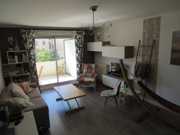 Hello!<br />I propose my sunny flat in the heart of Lyon Presqu'île.<br />1 adul Lyon, France 70m2 Flat with terrasse in Confluence Entire rental unit vacation rental 12910409