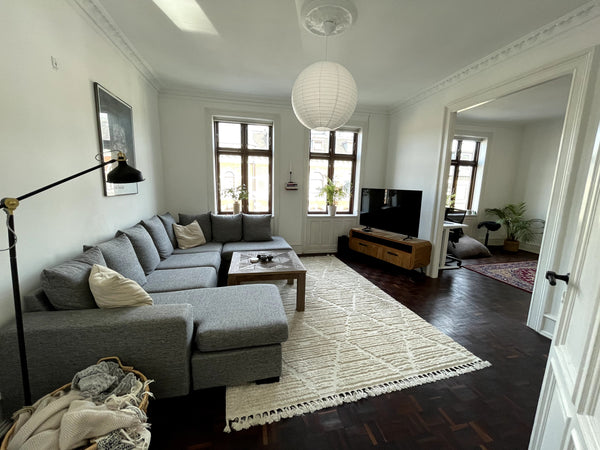 This beautiful apartment is located near cafe's restaurants parks and the famous Toronto, Canada Beautiful 2 Bed With High Ceilings - City Center Entire rental unit vacation rental 51518267