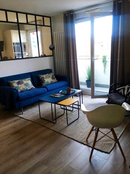 Appartement de 55 m2 tout équipé avec balcon, situé quartier Nansouty-Saint genè Bordeaux, France Appartement moderne à deux pas du centre Entire rental unit vacation rental 27110404