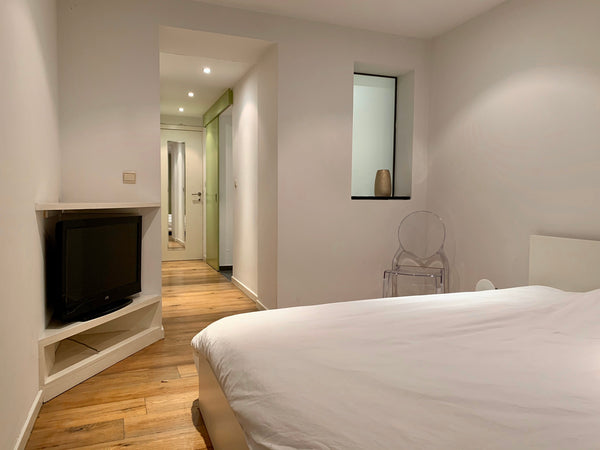 Belle chambre spacieuse et lumineuse à l’entresol d’un immeuble idéalement situé Brussels, Belgium Chambre indépendante sdb+terrasse prox gare Midi Private room in rental unit vacation rental 39894194