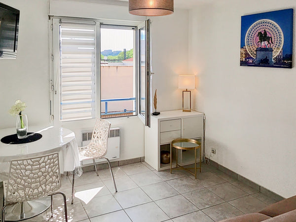Stay peacefully in my beautiful 18 square meter studio located in the 7th arrond Lyon, France Bright Studio Beautiful View Entire rental unit vacation rental 51757675