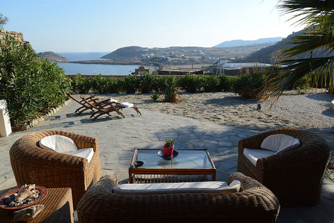 A large 80 sq m luxury apartment with a lovely private garden equipped with chai Míkonos, Greece Luxury apartment Fokos, lounge area, sea view Entire serviced apartment vacation rental 21742588