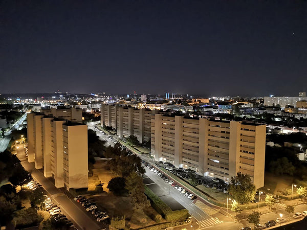 Idéalement situé dans le quartier calme de Ravezies, notre appartement se situe  Nouvelle-Aquitaine, France Grand appartement lumineux avec vue sur les ponts Entire rental unit vacation rental 45229587