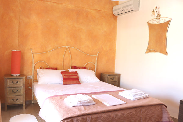 Helianthus is a maisonette full of light, in a quiet spot in Agia Pelagia. It is  Helianthus, 200 m from the beach Entire home vacation rental 25100328
