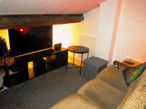 Logement sécurisé, situé au dernier étage (sans ascenseur) avec vue sur Fourvièr  Appartement calme centre-ville Entire rental unit vacation rental 51821805