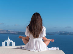 A place to let the rest the world slips away. The ideal intimate escape!<br /><b Thira, Greece Anemi Petite House - Sunset and Sea View Entire rental unit vacation rental 21905406