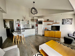 Charming two-room flat, 2015 totally renovated, bedroom on courtyard, in a luxur Paris, France Superb central flat near the Marais Entire rental unit vacation rental 5627102