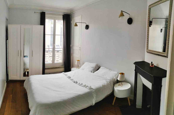 Welcome to my cosy little flat in central paris, just a few stops ways from the  Paris, France Newly refurbished apartment near Champs Elysées Entire rental unit vacation rental 5374238