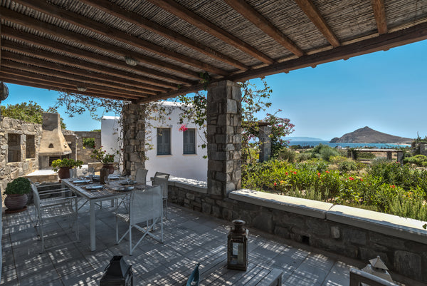 House with traditional cycladic architecture, having 3 bedrooms ( 2 of them with  Mediterra Korali, Isterni Entire home vacation rental 13985698