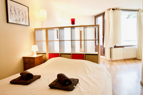 Beau studio lumineux de 50m2 entièrement meublé et équipé avec beaucoup de goût. Brussels, Belgium Nice location, cosy studio. Entire rental unit vacation rental 29817822