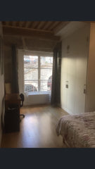 Appartement au niveau des pentes de La Croix rousse.<br />2 minutes à pieds de l Lyon, France la fête des lumières dans un immeuble de soyeux! Entire rental unit vacation rental 29960689