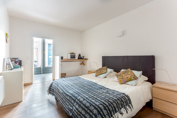 Separate bedroom, king size bed (180X200), kitchenette , bathroom with italian s Paris, France Cosy studio, 30m Picasso museum Entire rental unit vacation rental 4721885