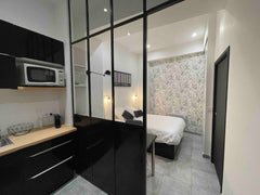 Refait à neuf, T1 bis coin nuit séparé par verrière atelier.<br />Appartement ce  Bordeaux T1 bis 28m2 refait à neuf Entire rental unit vacation rental 575312853842965300