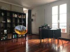 Appartement agréable, il est très calme, lumineux en journée et sans vis-à-vis.<  Parfait pied-à-terre au cœur du 11e Entire rental unit vacation rental 19467937