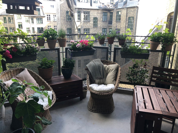 Vores lejlighed bærer præg af, at vi prioriterer hyggelige rammer med plads til  Copenhagen, Denmark Charmerende herskabslejlighed med skøn altan Entire rental unit vacation rental 43859394