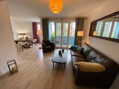 Large and super bright flat for 4 persons (650 sq ft). Very confortable and reno Lyon, France Very bright and comfy. 15' from Old Lyon Entire rental unit vacation rental 770231675231991768